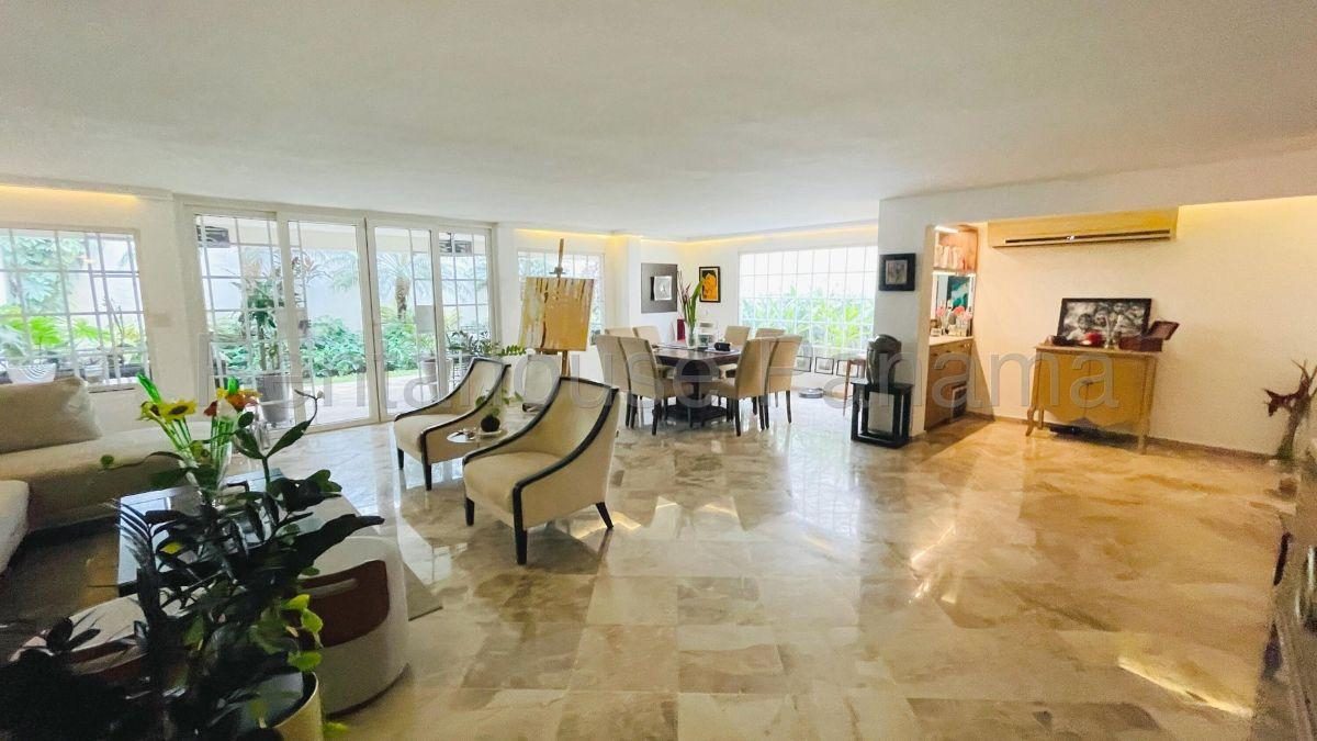 Casa de 301 m² con 3 Habitaciones en Venta en Altos de Golf — imagen 1 de 5