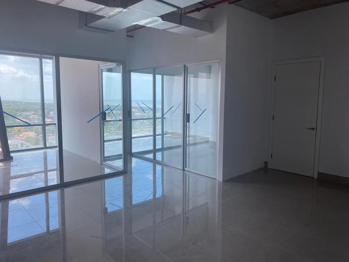 Oficina Comercial de 95 m² en Alquiler en Costa del Este — imagen 1 de 5