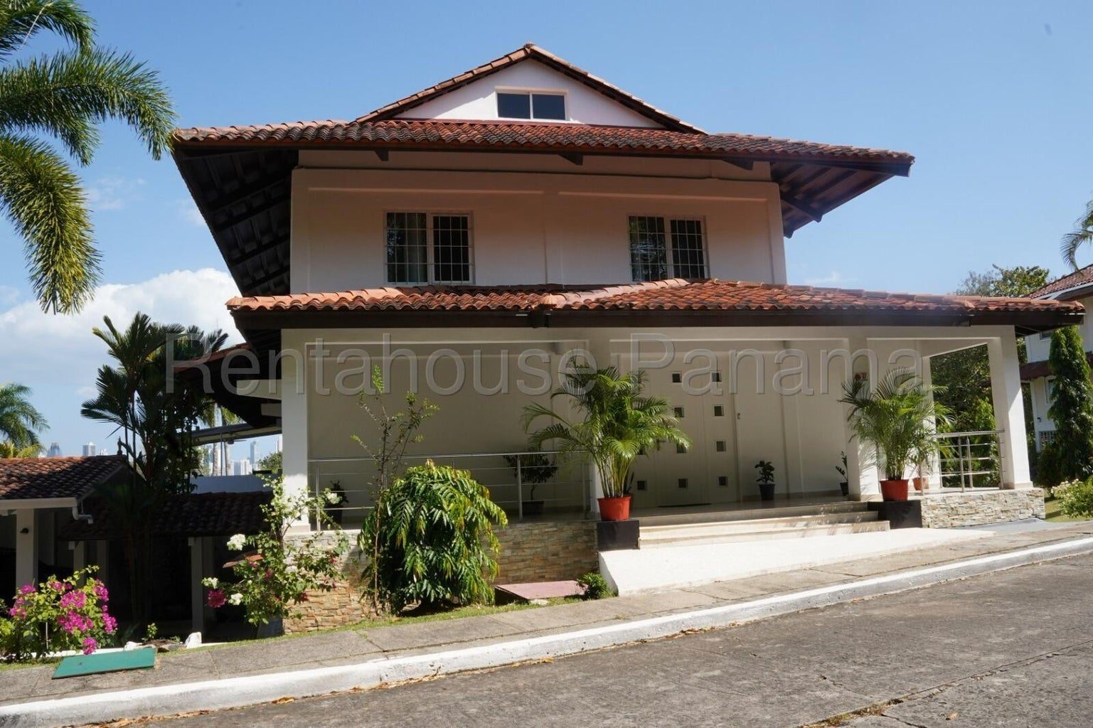 Espectacular casa ubicada en Albrook — imagen 1 de 10