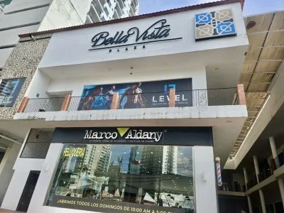 VENTA PLAZA COMERCIAL OPERANDO (EC) — imagen 2 de 10