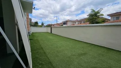 VENTA CASA MODERNA EN COSTA SUR (CP) — imagen 3 de 10