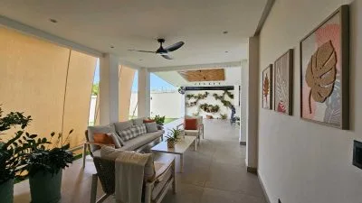 VENTA CASA MODERNA EN COSTA SUR (CP) — imagen 2 de 10