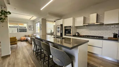 VENTA CASA MODERNA REMODELADA EN COSTA SUR (CP) — imagen 8 de 10