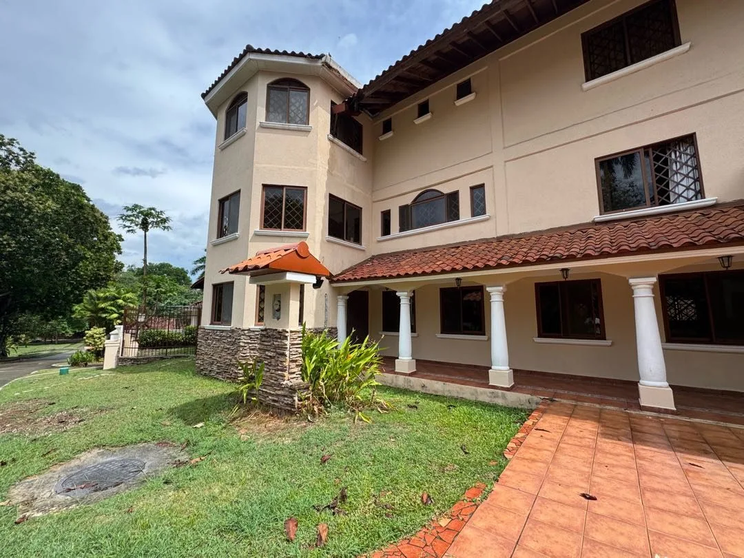 VENTA CASA ALBROOK CON PISCINA PRIVADA  (EC) — imagen 1 de 10
