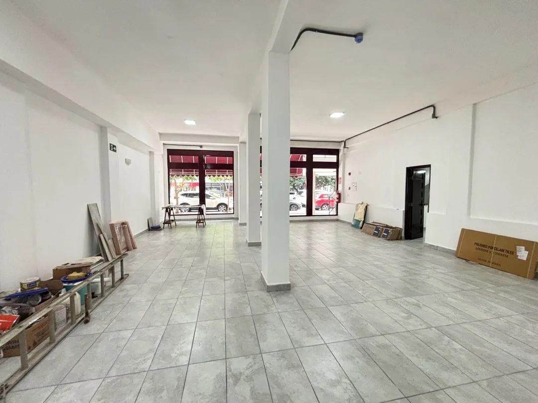 ALQUILER LOCAL COMERCIAL EL CANGREJO (DV) — imagen 1 de 8