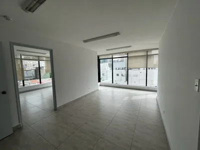 ALQUILER OFICINA EN BELLA VISTA (DV) — imagen 5 de 10