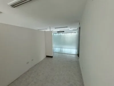ALQUILER OFICINA EN BELLA VISTA (DV) — imagen 8 de 10