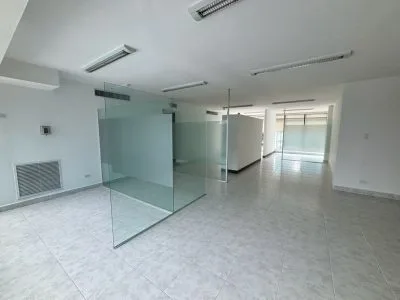 ALQUILER OFICINA EN BELLA VISTA (DV) — imagen 4 de 10