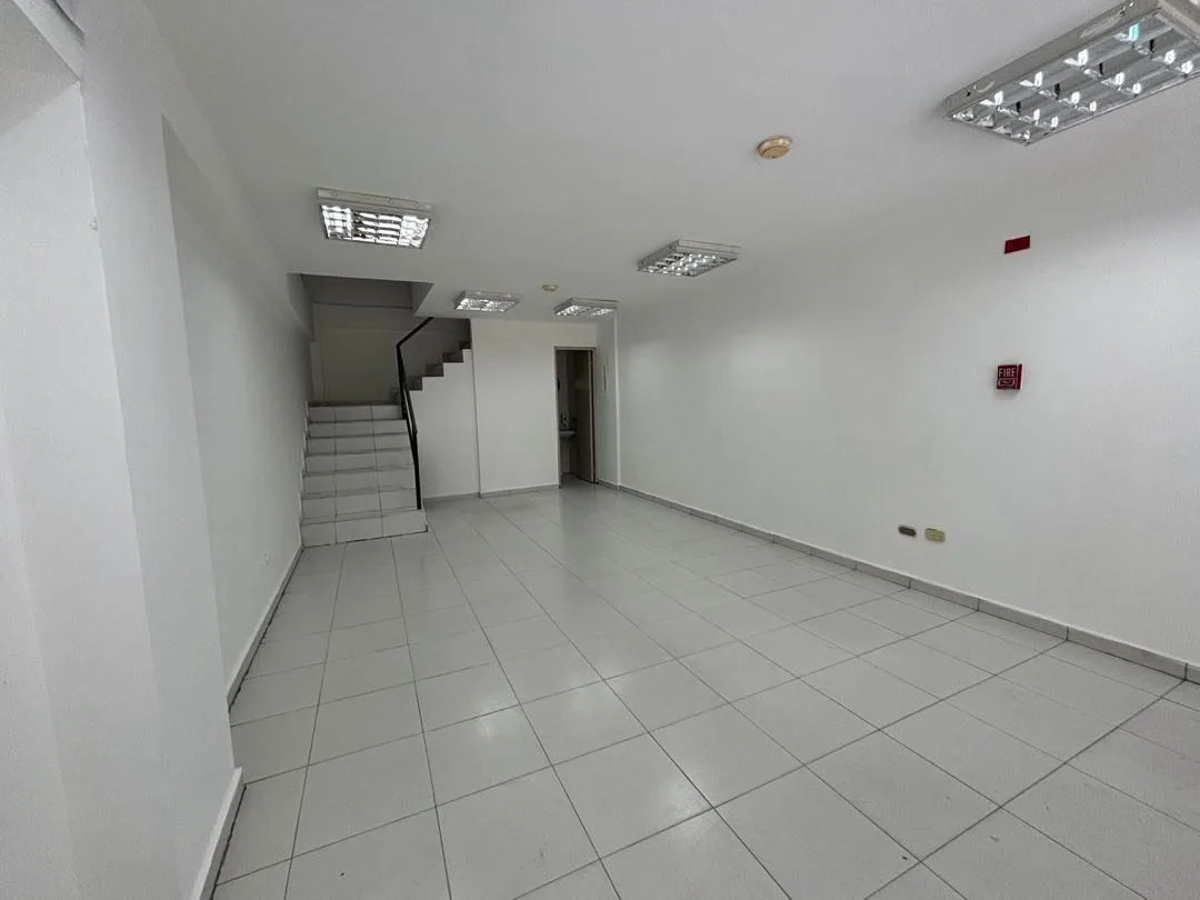ALQUILER LOCAL EN EL CANGREJO 110M2 (DV) — imagen 1 de 10