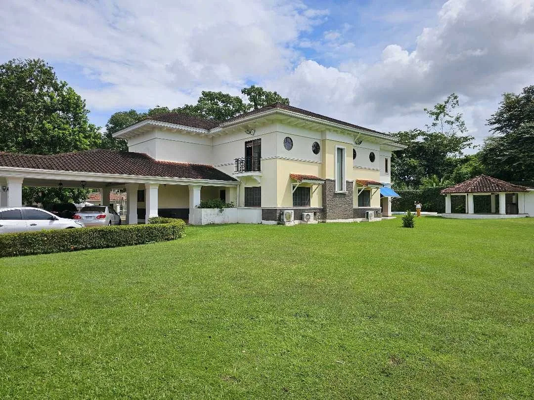 VENTA CASA CON PISCINA EN CAMINO DE CRUCES (MR) — imagen 1 de 10