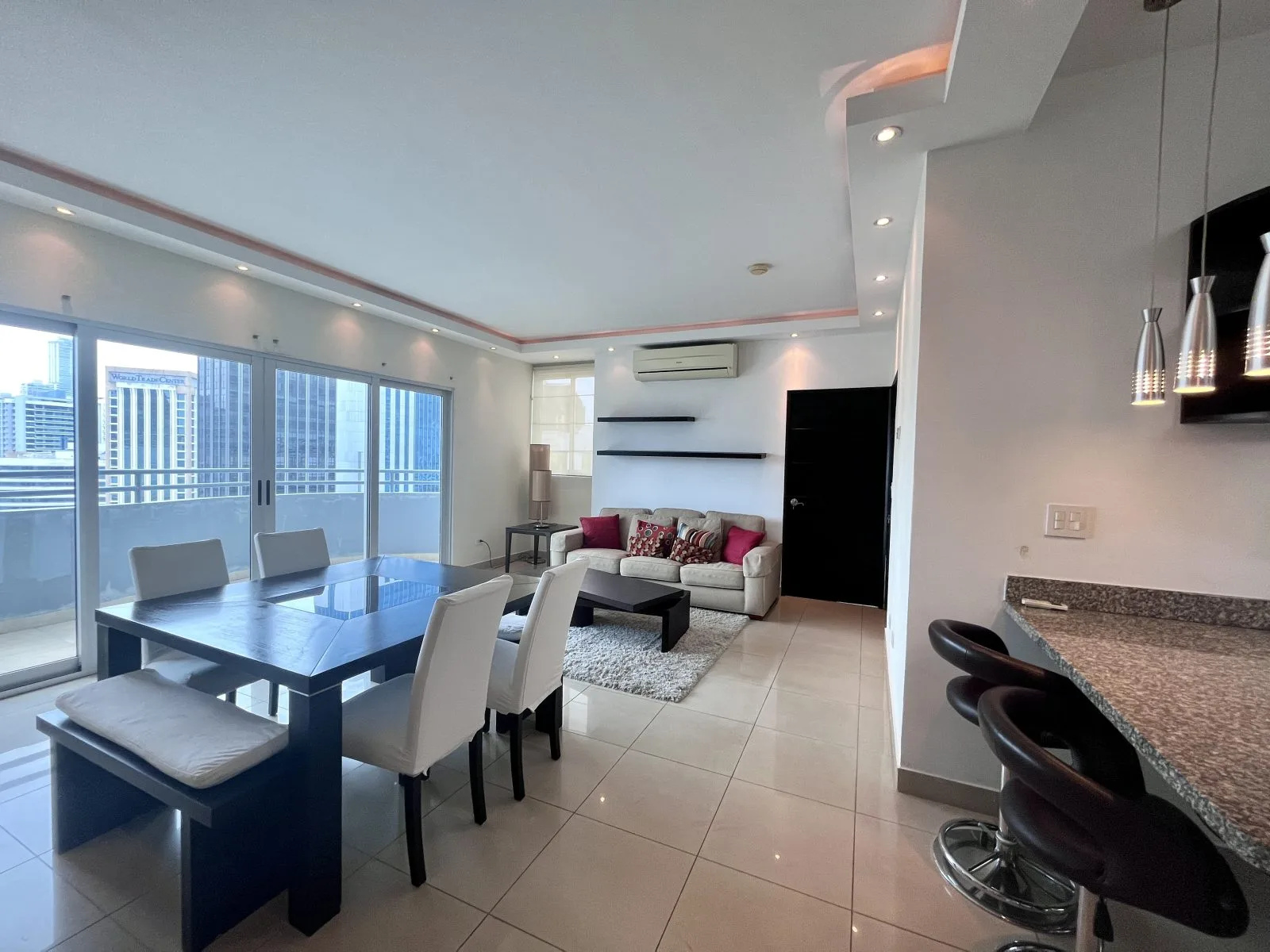 VENTA APARTAMENTO AMOBLADO OBARRIO - SOHO MALL (CP) — imagen 1 de 10