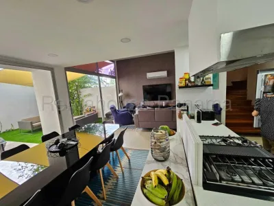 Hermosa casa en Costa Sur totalmente remodelada por profesionales — imagen 4 de 10