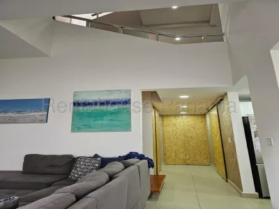 Hermosa casa en Costa Sur totalmente remodelada por profesionales — imagen 2 de 10