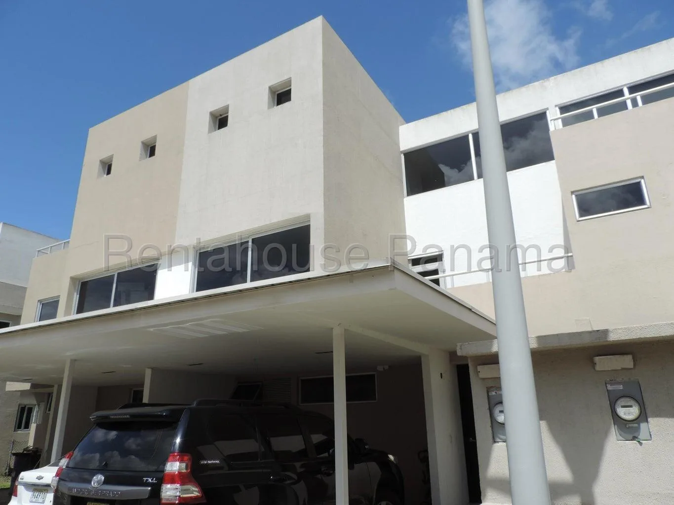 Hermosa casa en Costa Sur totalmente remodelada por profesionales — imagen 1 de 10