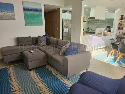 Hermosa casa en Costa Sur totalmente remodelada por profesionales — imagen 3 de 10