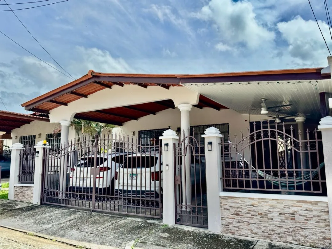 VENTA CASA AMPLIA BRISAS DEL GOLF OPORTUNIDAD (EC) — imagen 1 de 10