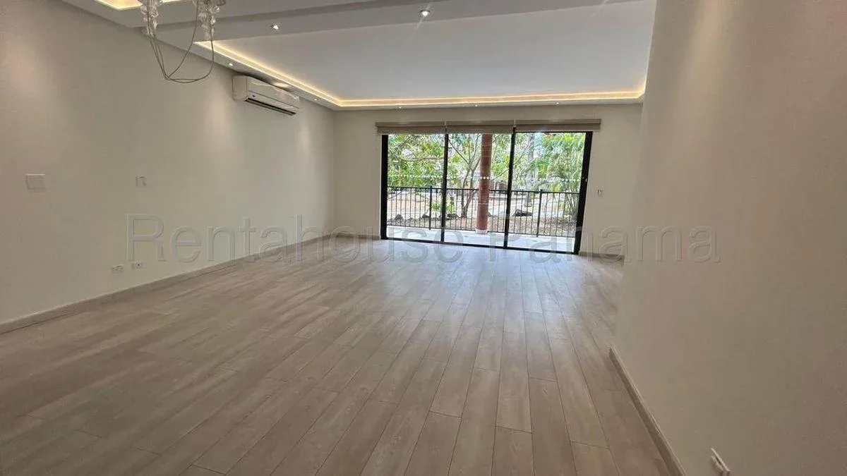 Alquiler de Espectacular Apartamento en Embassy Club Listo Para Ocupar — imagen 1 de 5