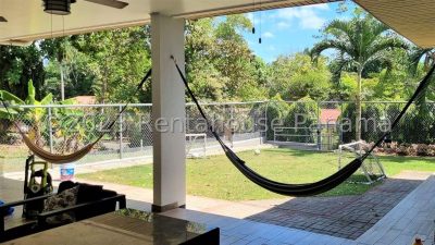 Amplia Casa en Venta en Ancón